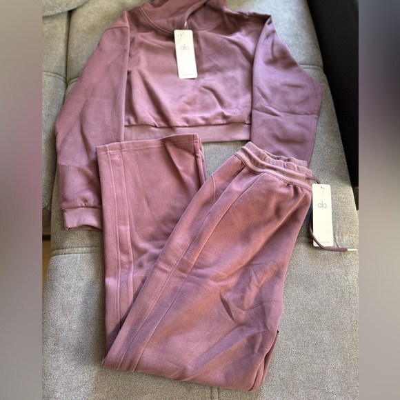 ALO Yoga Women's Mauve Pantsuit set - Picture 4 of 5